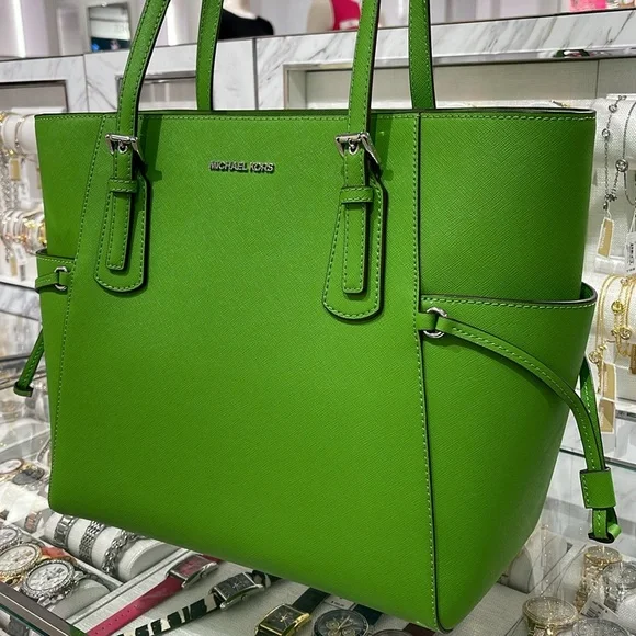 Michael Kors Voyager Large Saffiano Leather Tote Bag
Jangle Green 
NWT - Picture 2 of 16